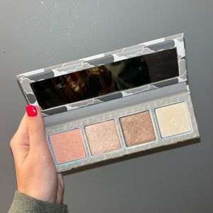 Stormi highlighter pallet